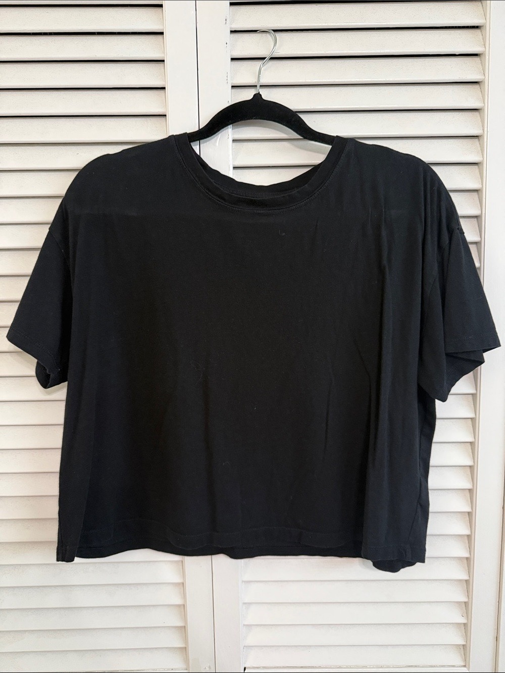 Old Navy Black Cropped Crewneck Short Sleeve Tee